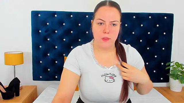 Snapshot of EvaLick chatting on February 12, 2026, 6:24 am EvaLick online show from February 12, 2026, 6:24 am