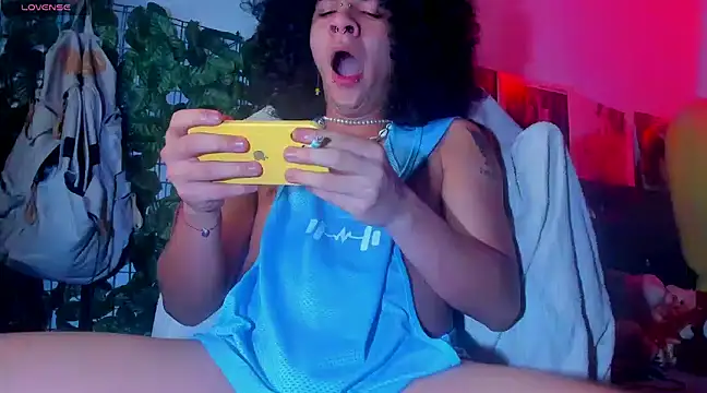 Snapshot of sweetvond_ chatting on March 4, 2025, 5:21 am sweetvond  online show from March 4, 2025, 5:21 am