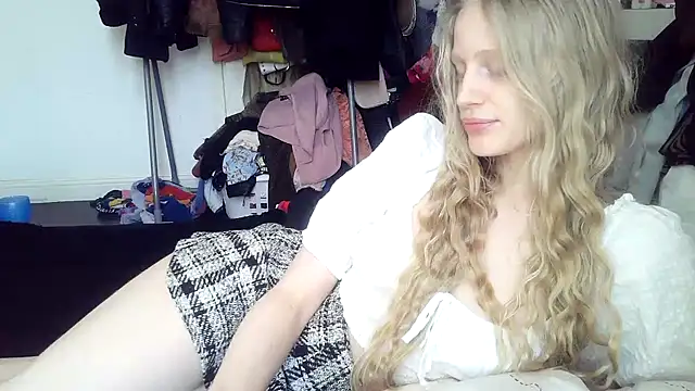 Snapshot of VeronicaJoyful chatting on March 10, 2025, 2:26 pm VeronicaJoyful online show from March 10, 2025, 2:26 pm