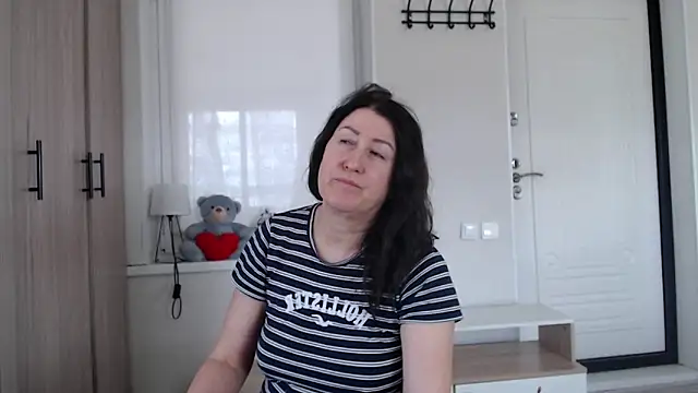 Snapshot of increible_della chatting on April 30, 2026, 6:42 am increible della online show from April 30, 2026, 6:42 am