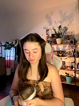 Snapshot of sweetest_pie chatting on September 19, 2025, 5:50 pm sweetest pie online show from September 19, 2025, 5:50 pm