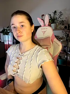 Snapshot of sweetest_pie chatting on September 26, 2025, 6:48 pm sweetest pie online show from September 26, 2025, 6:48 pm