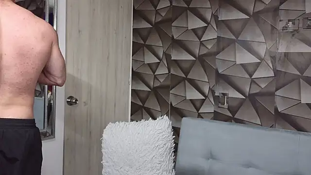 Latino stud4u online show from April 7, 2026, 1:18 am