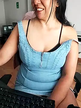 aisha latina online show from March 3, 2026, 2:35 pm