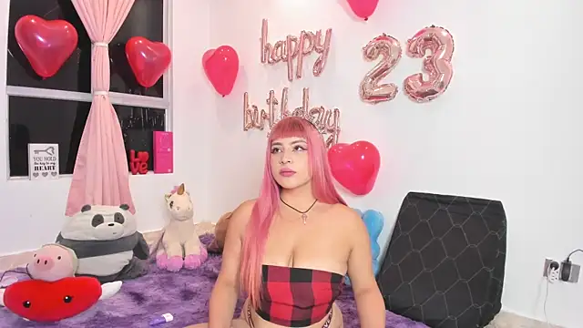 SophieRossi online show from April 16, 2026, 3:29 am