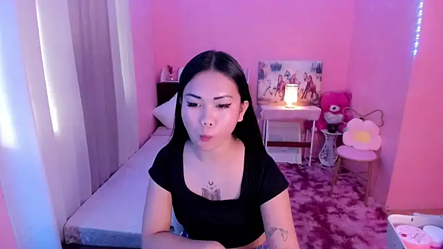 Snapshot of Vivorey_Leighn chatting on December 7, 2024, 10:56 pm Vivorey Leighn online show from December 7, 2024, 10:56 pm