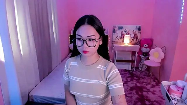 Snapshot of Vivorey_Leighn chatting on December 14, 2024, 2:22 am Vivorey Leighn online show from December 14, 2024, 2:22 am