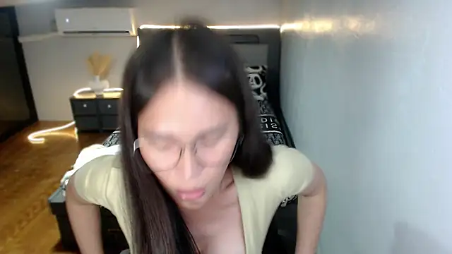 AmazingLuchie online show from July 18, 2026, 5:38 am