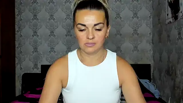 Snapshot of NicoletMoore chatting on July 30, 2026, 7:46 pm NicoletMoore online show from July 30, 2026, 7:46 pm