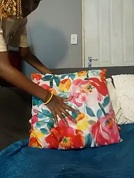 HoneyDropsX online show from April 15, 2026, 11:38 am