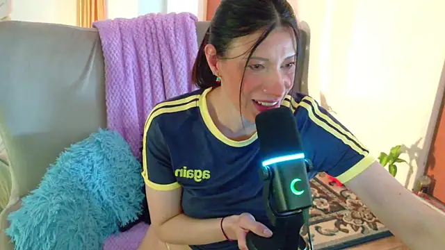 Snapshot of magali_19 chatting on May 30, 2026, 9:42 pm magali 19 online show from May 30, 2026, 9:42 pm