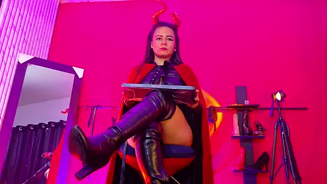 MistressSlut1 online show from November 8, 2025, 3:15 pm