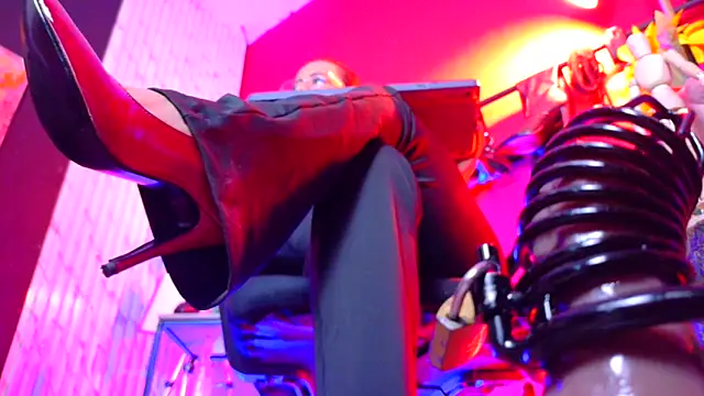 Snapshot of MistressSlut1 chatting on April 10, 2026, 11:17 am MistressSlut1 online show from April 10, 2026, 11:17 am