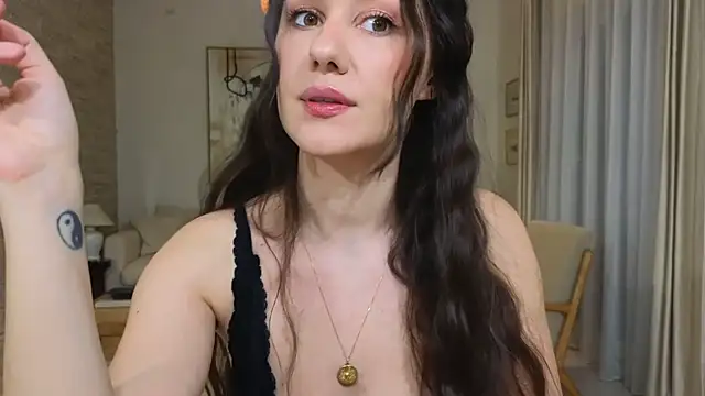 diamond desiree online show from March 15, 2026, 10:39 pm