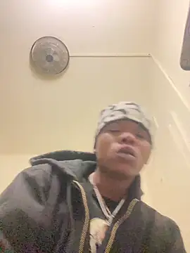 Snapshot of MyNameBrian@xh chatting on March 12, 2025, 9:55 am MyNameBrianxh online show from March 12, 2025, 9:55 am