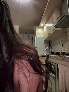 Snapshot of bella_parisi chatting on February 16, 2025, 5:15 am bella parisi online show from February 16, 2025, 5:15 am