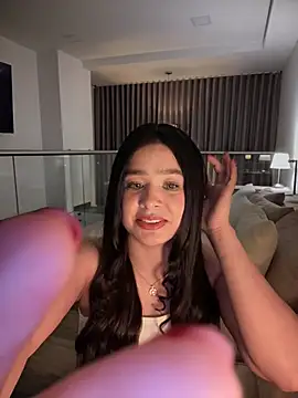 Snapshot of bella_parisi chatting on February 24, 2026, 4:35 am bella parisi online show from February 24, 2026, 4:35 am