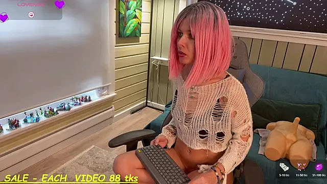 Snapshot of SandyChris chatting on February 8, 2026, 7:39 am SandyChris online show from February 8, 2026, 7:39 am