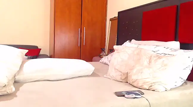 CrystalSoul35 online show from February 6, 2025, 8:50 am