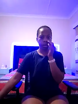 QUEENMANDYY online show from March 20, 2026, 3:29 am