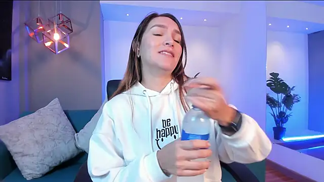 miataylorr1 online show from February 3, 2026, 11:48 am