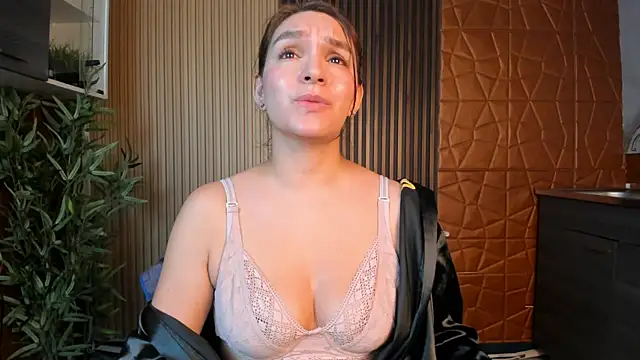 miataylorr1 online show from March 12, 2025, 2:56 pm