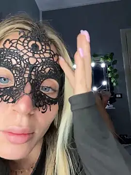 Snapshot of Alba_bianca chatting on January 2, 2025, 7:01 am Alba bianca online show from January 2, 2025, 7:01 am