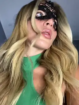 Snapshot of Alba_bianca chatting on December 21, 2024, 3:03 am Alba bianca online show from December 21, 2024, 3:03 am