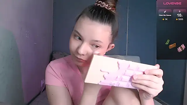 Snapshot of bbycolada chatting on March 4, 2025, 9:00 pm bbycolada online show from March 4, 2025, 9:00 pm