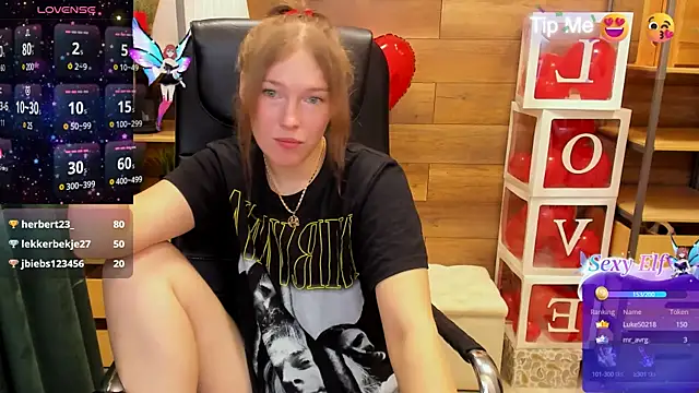 Snapshot of _fiona_Love chatting on March 10, 2025, 9:18 pm  fiona Love online show from March 10, 2025, 9:18 pm