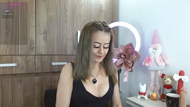 magenta maturr online show from November 13, 2025, 3:49 pm