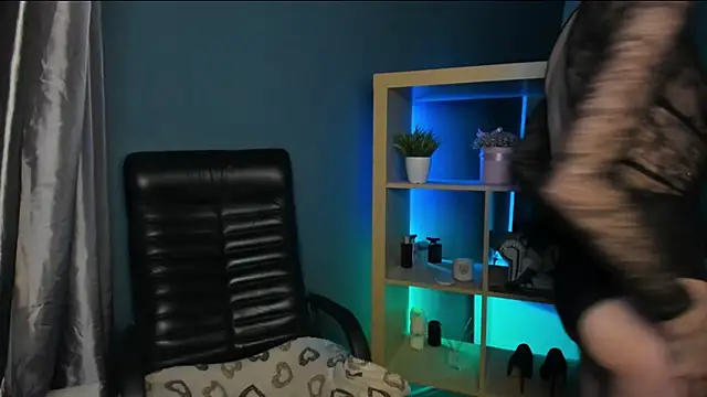 Cristal Connors online show from December 30, 2024, 5:55 pm