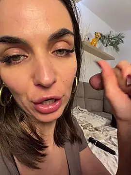 Bad Giorgia online show from October 21, 2025, 11:37 pm