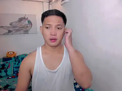 xSebastian19 online show from May 7, 2026, 10:07 am
