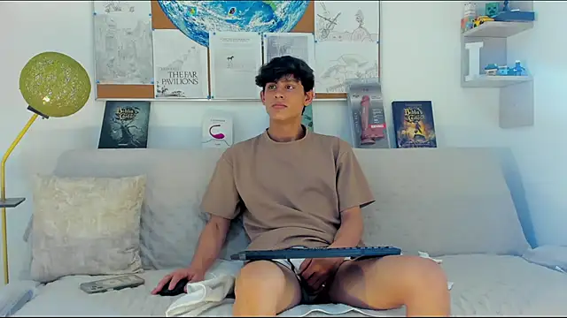 Snapshot of logan_thomas chatting on March 2, 2026, 4:47 pm logan thomas online show from March 2, 2026, 4:47 pm