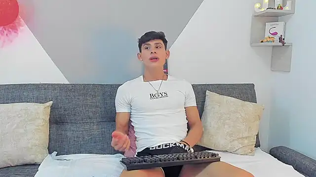 Snapshot of logan_thomas chatting on February 18, 2025, 7:43 am logan thomas online show from February 18, 2025, 7:43 am