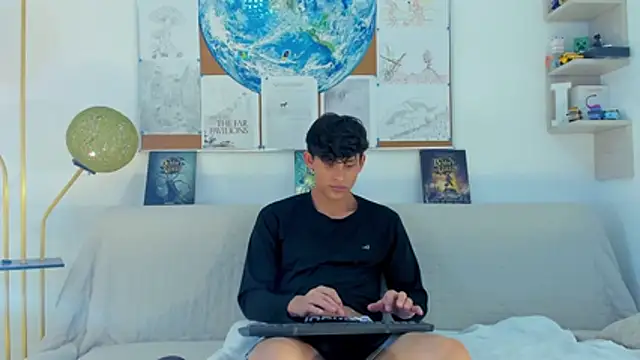 Snapshot of logan_thomas chatting on February 1, 2026, 5:22 pm logan thomas online show from February 1, 2026, 5:22 pm