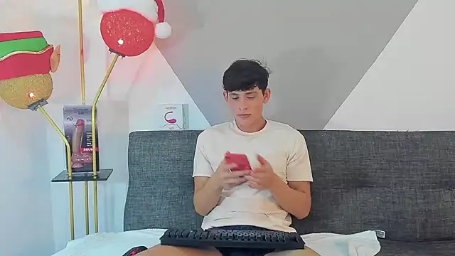 Snapshot of logan_thomas chatting on December 29, 2024, 9:28 am logan thomas online show from December 29, 2024, 9:28 am