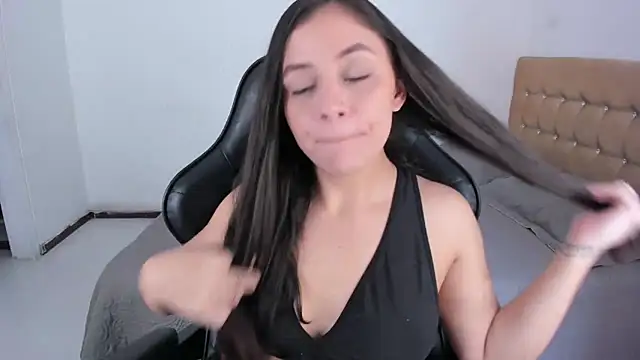 EmmaGrace1999 online show from April 10, 2026, 7:32 pm