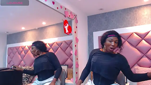 DanielaDuff online show from November 5, 2025, 8:01 pm