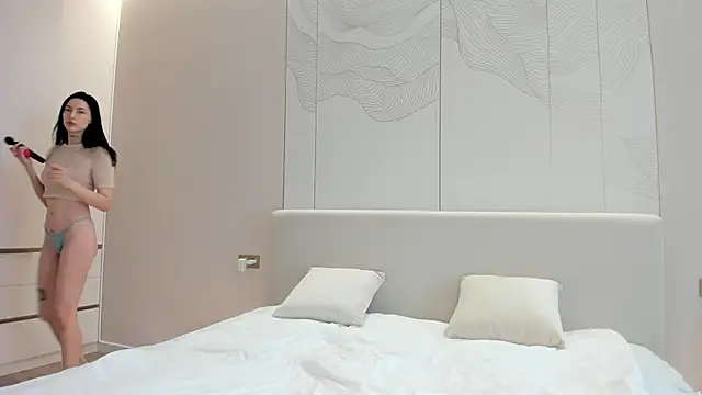 JenniferQueen11 online show from November 30, 2025, 8:37 am