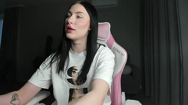 Snapshot of JenniferQueen11 chatting on February 19, 2025, 11:49 am JenniferQueen11 online show from February 19, 2025, 11:49 am
