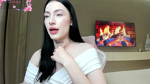 JenniferQueen11 online show from January 9, 2026, 1:29 pm