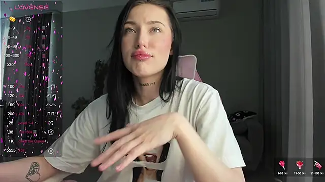 Snapshot of JenniferQueen11 chatting on February 15, 2025, 8:11 am JenniferQueen11 online show from February 15, 2025, 8:11 am