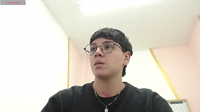 Snapshot of bad_giirl_ chatting on January 15, 2026, 6:11 pm bad giirl online show from January 15, 2026, 6:11 pm