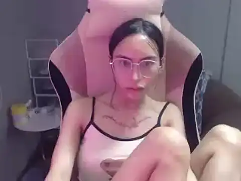 Snapshot of sexybigcockandtits chatting on February 20, 2025, 1:40 pm sexybigcockandtits online show from February 20, 2025, 1:40 pm