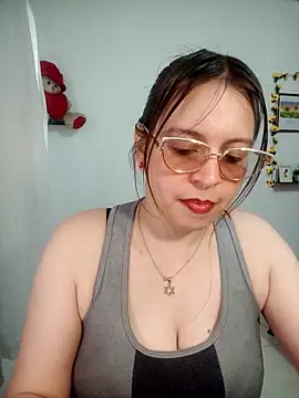 lorenitabella online show from March 19, 2026, 8:42 pm