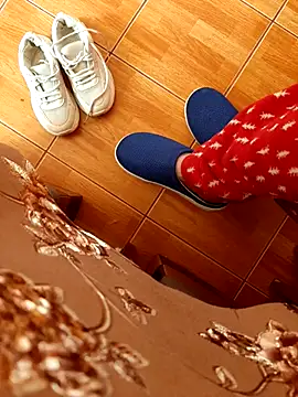 feet toes online show from October 30, 2025, 5:50 am