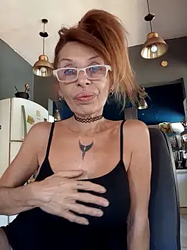 Snapshot of FrozenWaffle chatting on February 10, 2026, 4:39 pm FrozenWaffle online show from February 10, 2026, 4:39 pm