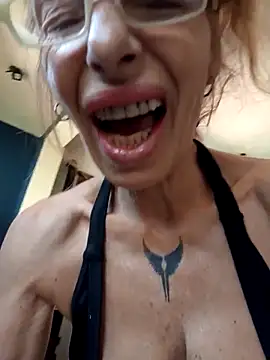 Snapshot of FrozenWaffle chatting on January 14, 2026, 3:26 pm FrozenWaffle online show from January 14, 2026, 3:26 pm